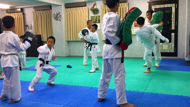 香川政夫師範の実兄の香川政義師範の空手道場　shotokan osaka karate kagawa masayoshi 　大阪府八尾市　東成区　大阪市　伝統流派　松濤館流　松涛連盟　 kagawa masayoshi