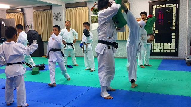 香川政夫師範の実兄の香川政義師範の空手道場　shotokan osaka karate kagawa masayoshi 　大阪府八尾市　東成区　大阪市　伝統流派　松濤館流　松涛連盟　 kagawa masayoshi