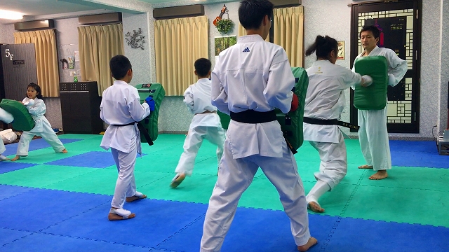 香川政夫師範の実兄の香川政義師範の空手道場　shotokan osaka karate kagawa masayoshi 　大阪府八尾市　東成区　大阪市　伝統流派　松濤館流　松涛連盟　 kagawa masayoshi