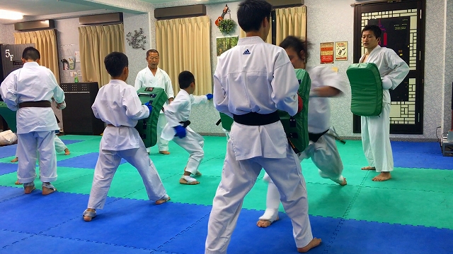 香川政夫師範の実兄の香川政義師範の空手道場　shotokan osaka karate kagawa masayoshi 　大阪府八尾市　東成区　大阪市　伝統流派　松濤館流　松涛連盟　 kagawa masayoshi